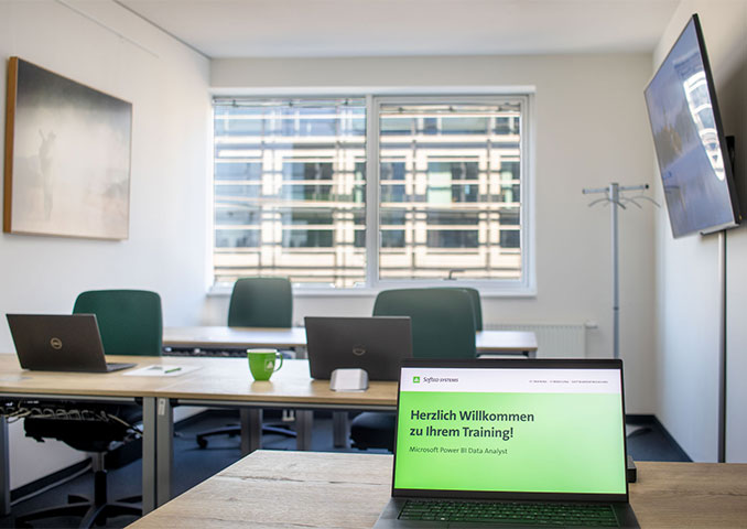 IT-Schulung in modern eingerichteten Seminarräumen